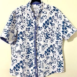 International Report Button Up shirt